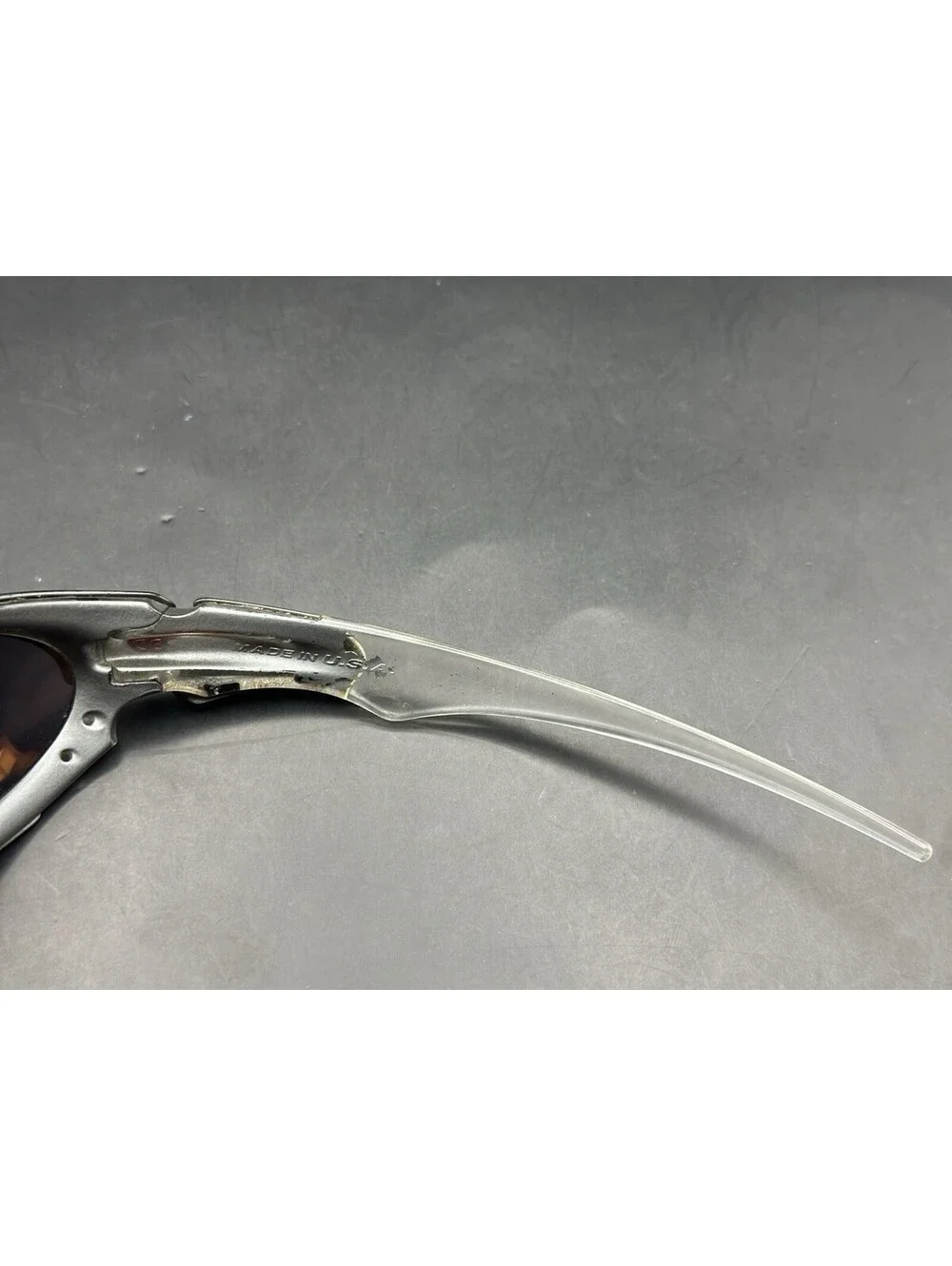 Oakley Plate Dark Silver/Black Iridium Lenses